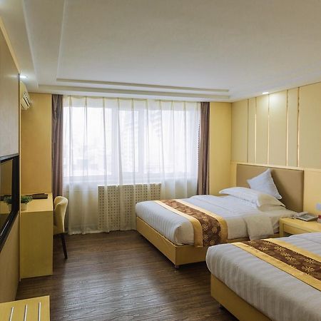 Beiguozhichun Business Hotel Manzhouli Bagian luar foto
