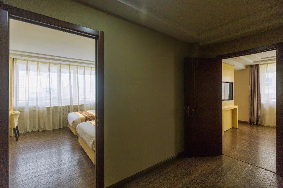 Beiguozhichun Business Hotel Manzhouli Bagian luar foto